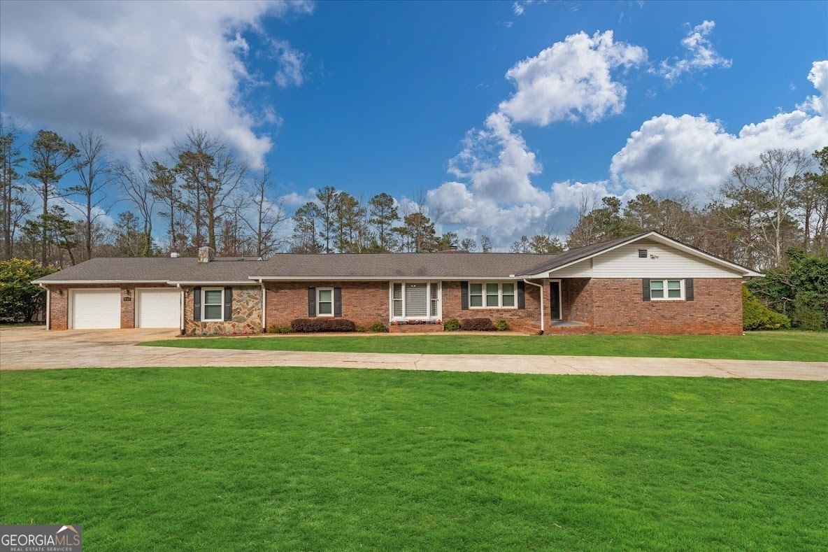 Property Photo: 2716 Georgia 16 GA 30116