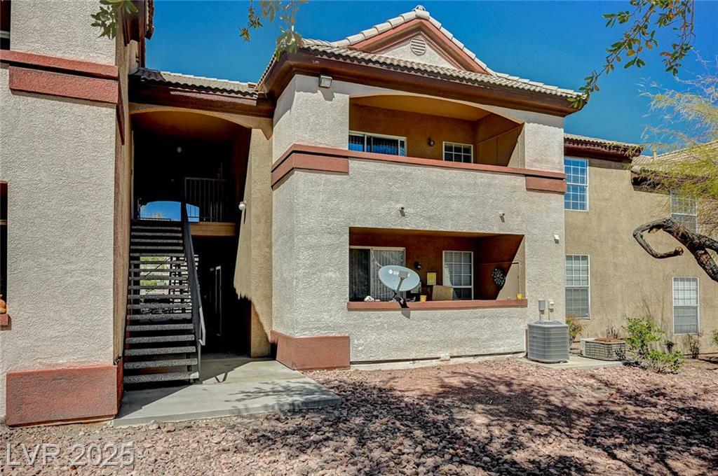 Property Photo: 231 West Horizon Ridge Parkway 426 NV 89012