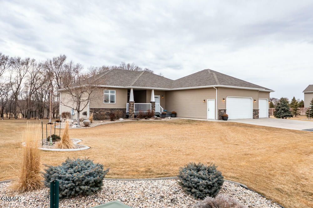 Property Photo:  7524 Country Hills Drive  ND 58503 