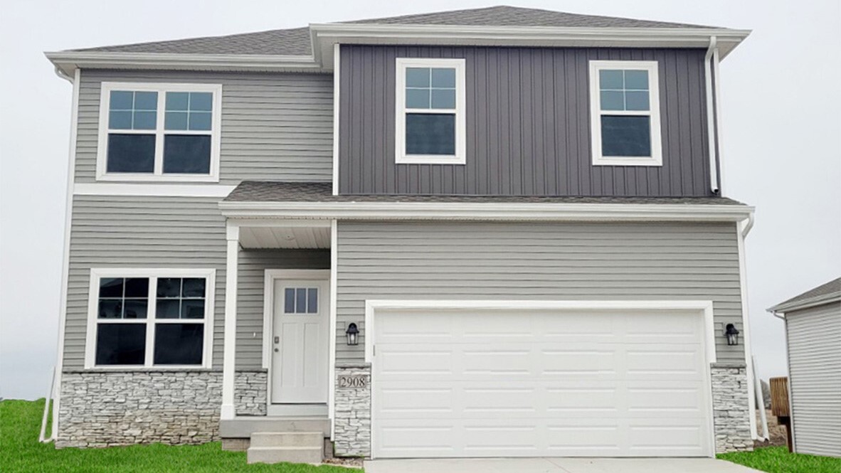 2204 N Summercrest Street  Indianola IA 50125 photo