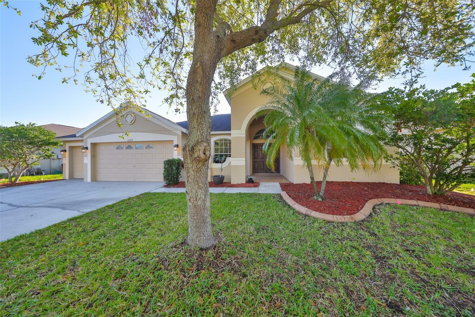 Property Photo:  13719 Artesa Bell Drive  FL 33579 