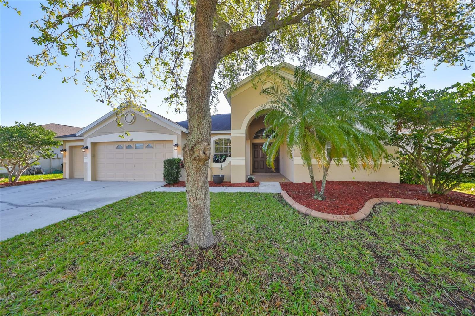 Property Photo: 13719 Artesa Bell Drive FL 33579