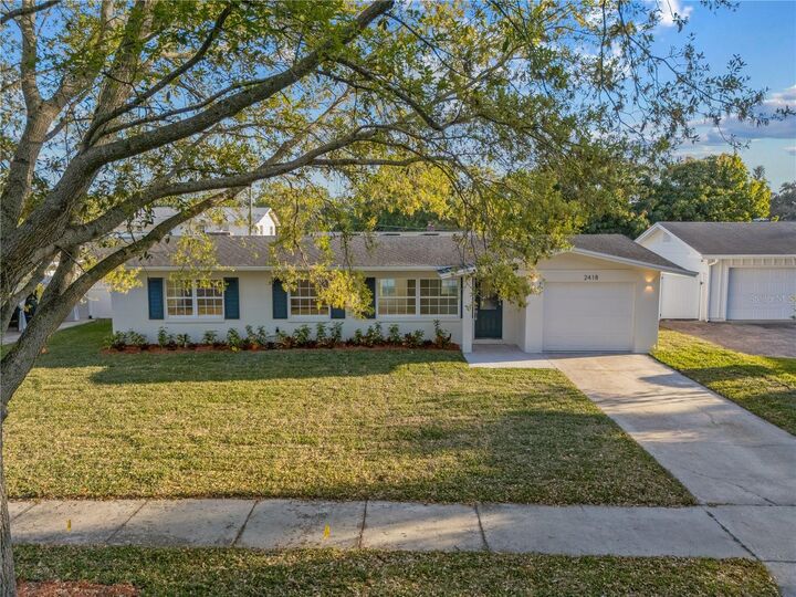 Property Photo: 2418 Whitehall Circle FL 32792