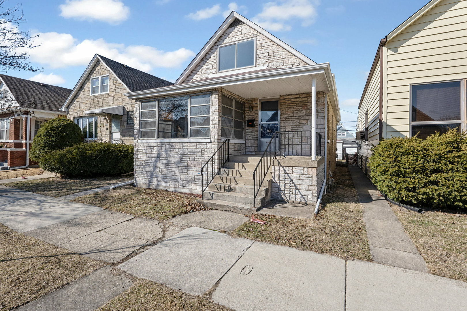 Property Photo: 5038 W Byron Street IL 60641