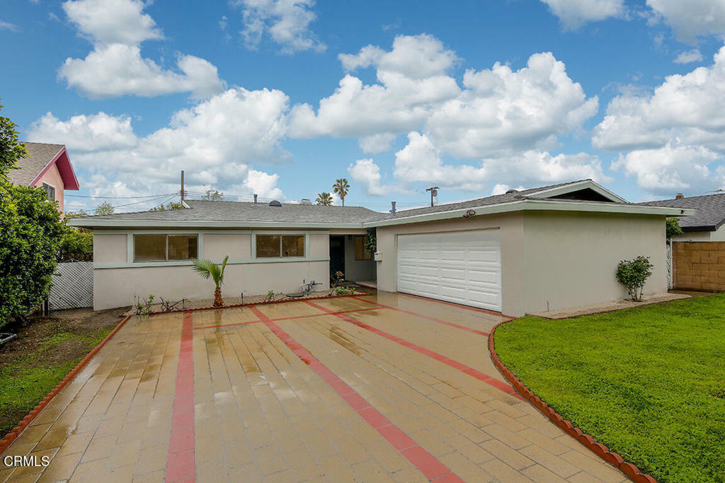 Property Photo:  8955 Oneida Avenue  CA 91352 