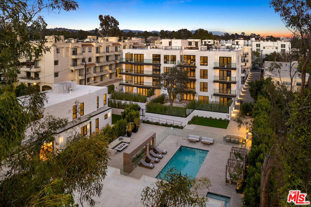 Property Photo:  505 Barrington 106  CA 90049 