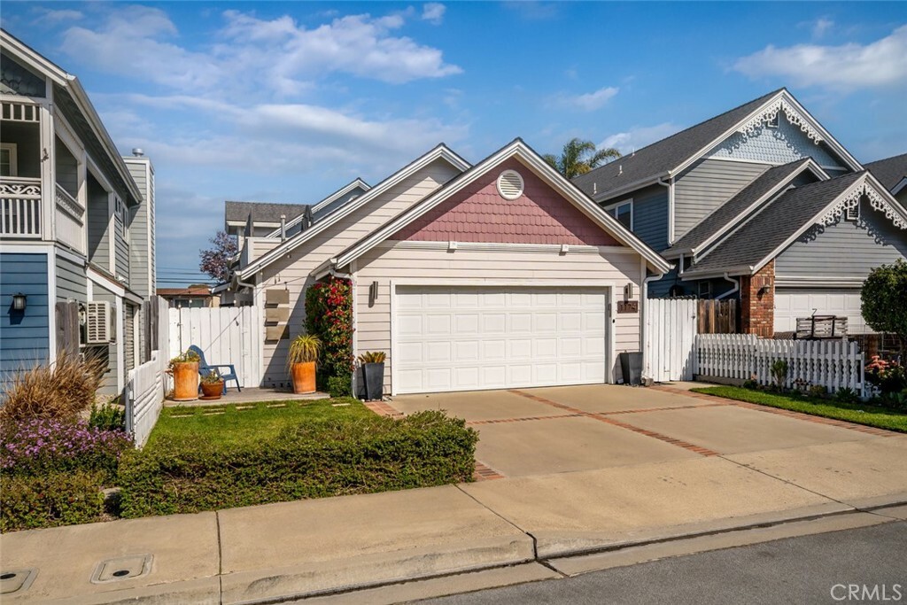 Property Photo: 1174 Brittany Avenue CA 93420