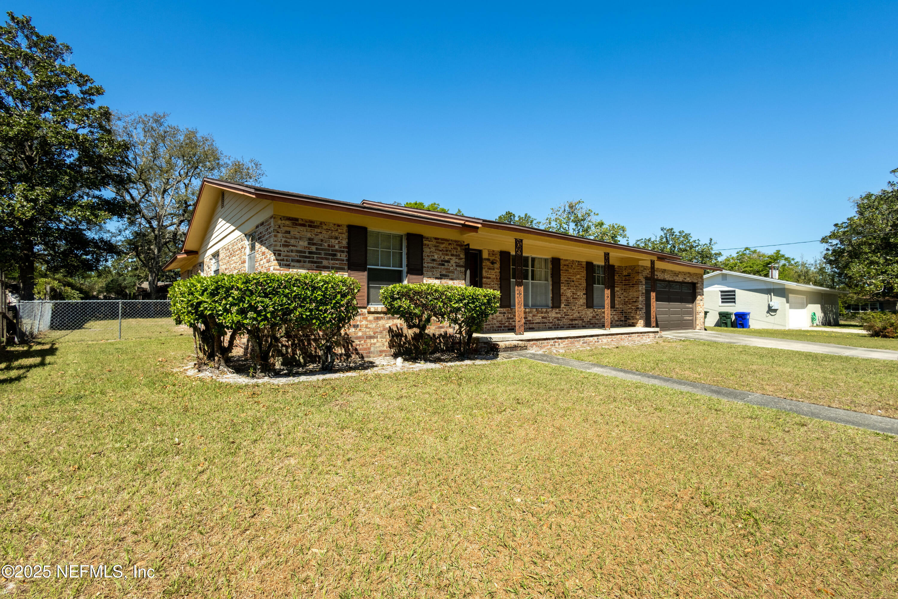Property Photo: 1620 E Bay Circle FL 32073