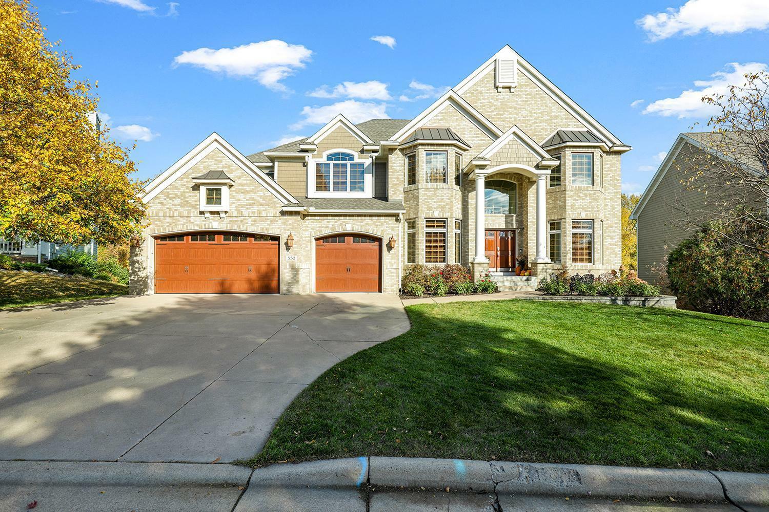 Property Photo:  553 Lake Ridge Court  MN 55126 