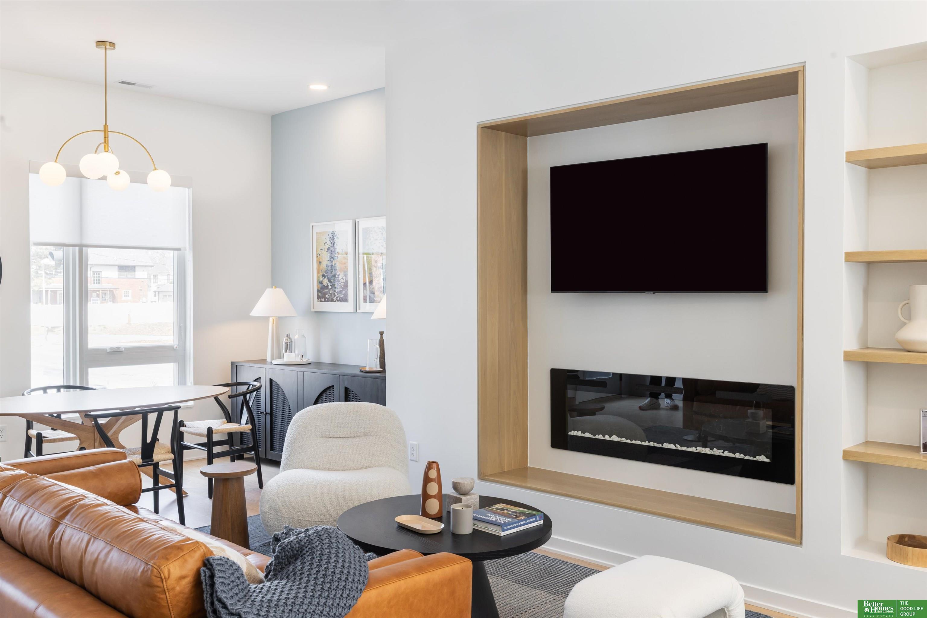 Property Photo: 5303 Elmwood Plaza NE 68106