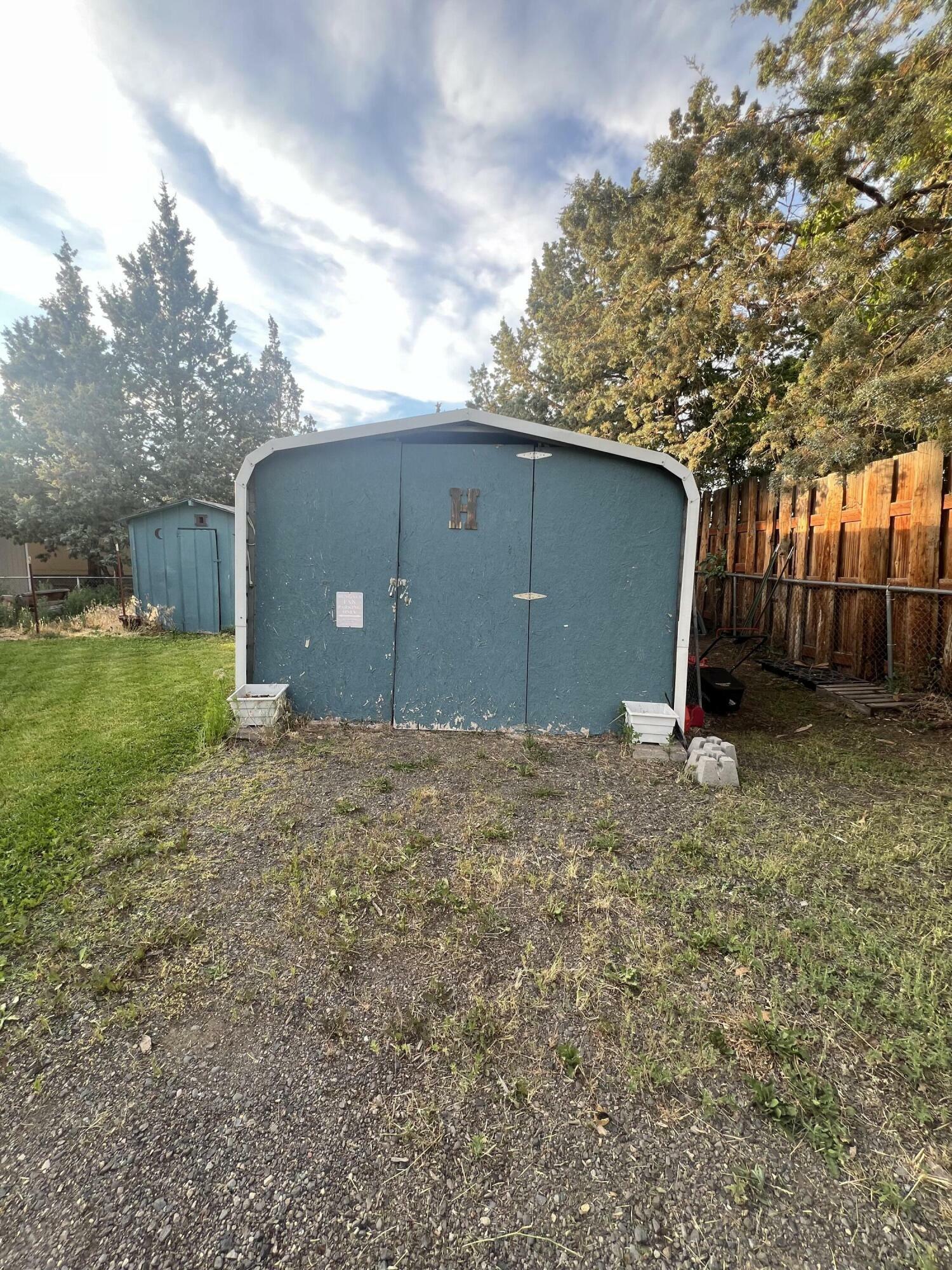 Property Photo: 1605 F Avenue OR 97760