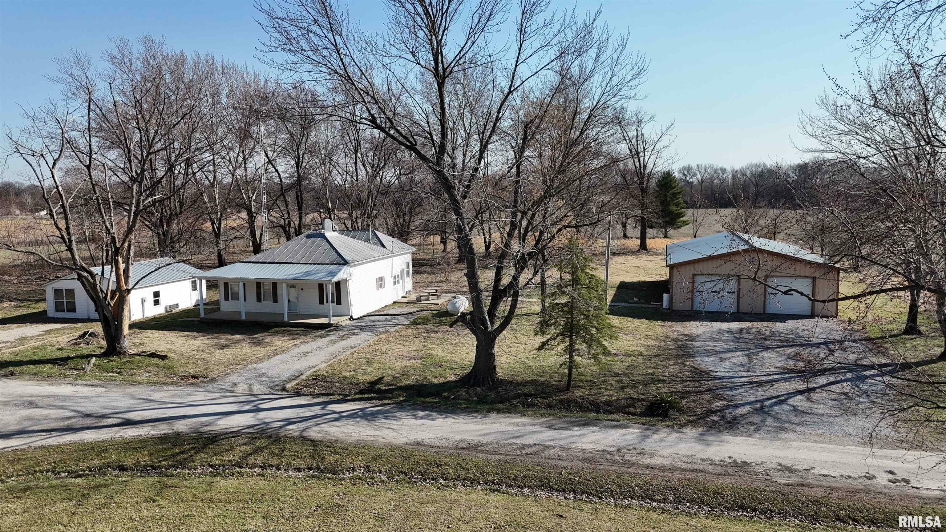 Property Photo:  19191 E Bakerville Road  IL 62872 