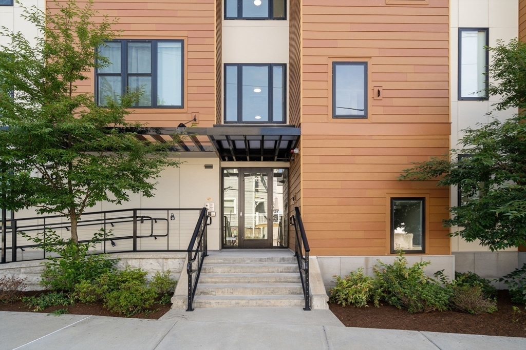 Property Photo:  68 Los Angeles Ph6  MA 02458 