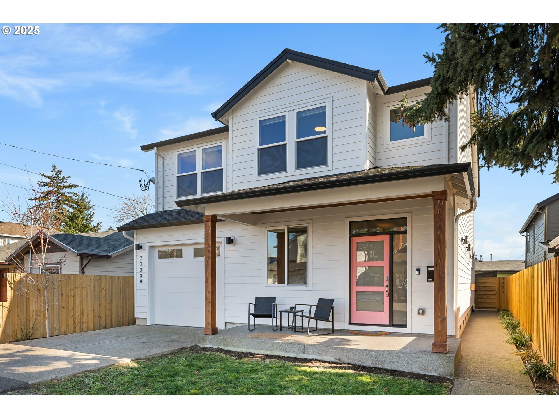 Property Photo: 7300 SE 69th Ave OR 97206