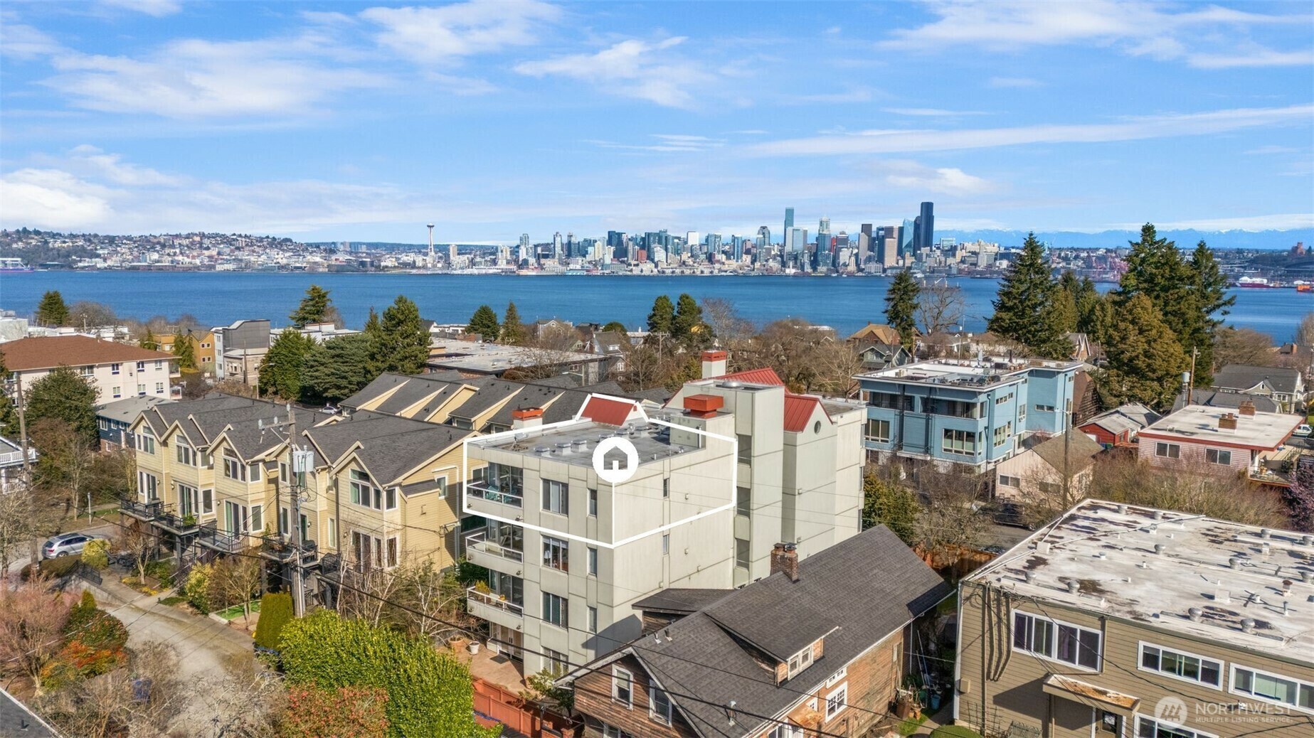 Property Photo: 1613 California Avenue SW 402 WA 98116