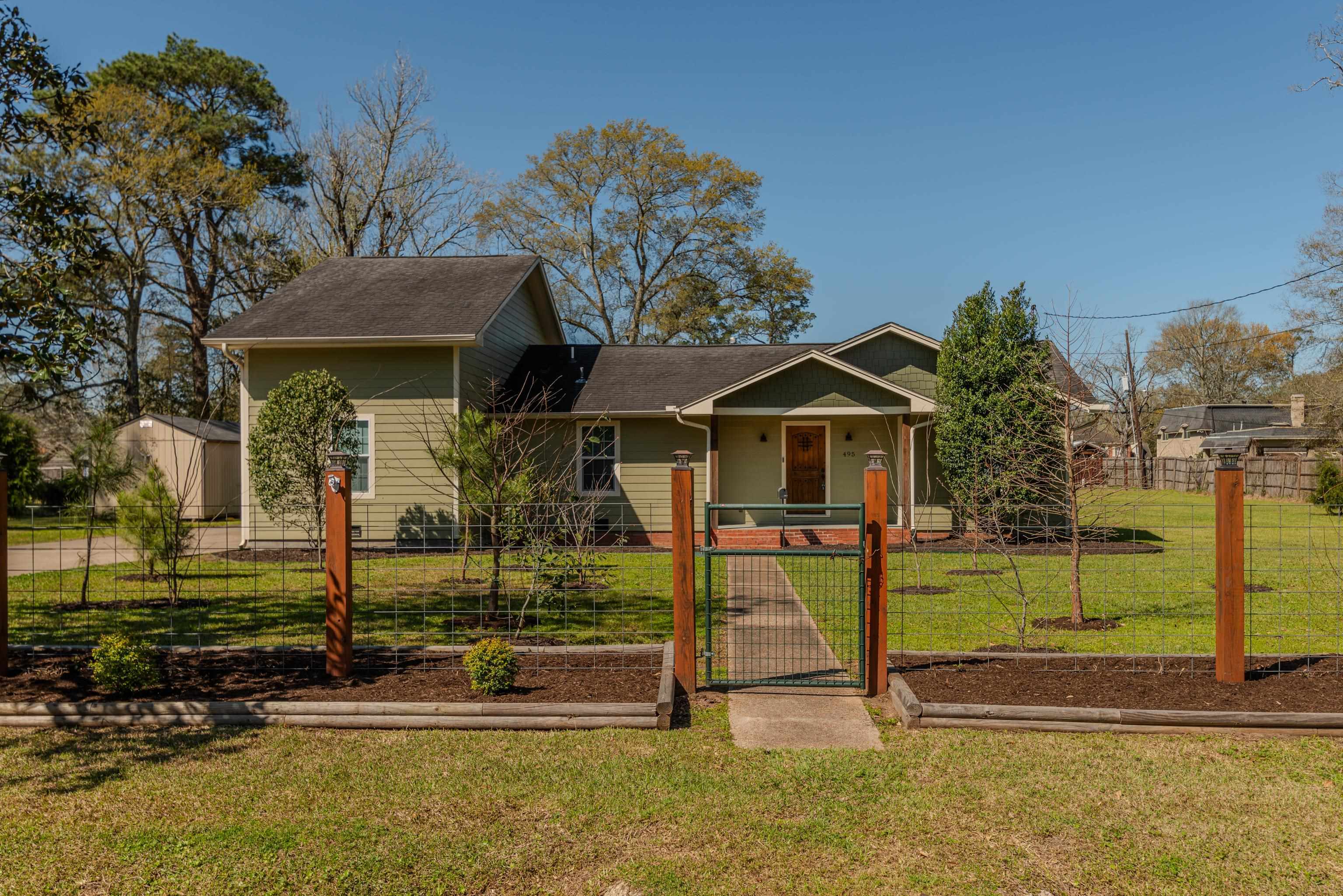 Property Photo: 495 Belvedere TX 77706