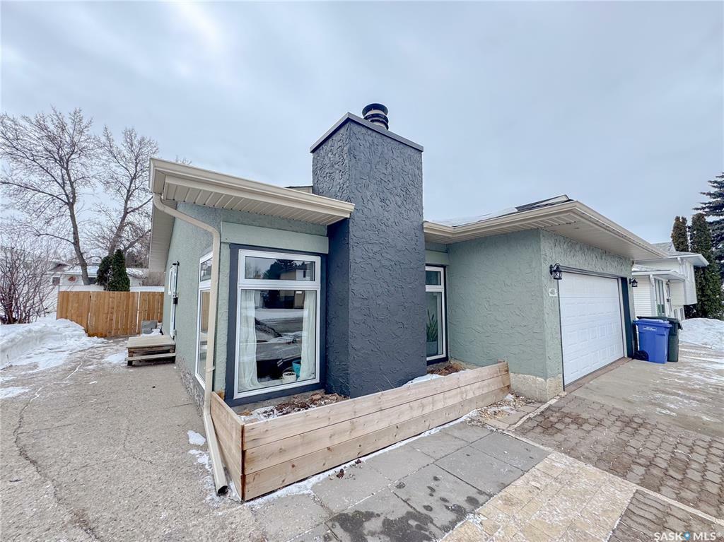 Property Photo: 481 32nd Street W SK S6V 6B7
