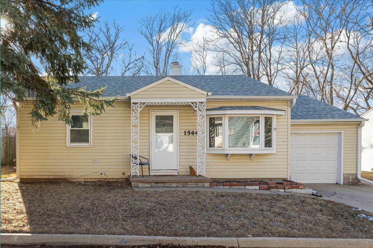 Property Photo:  1544 Sunset Drive  IA 51503 