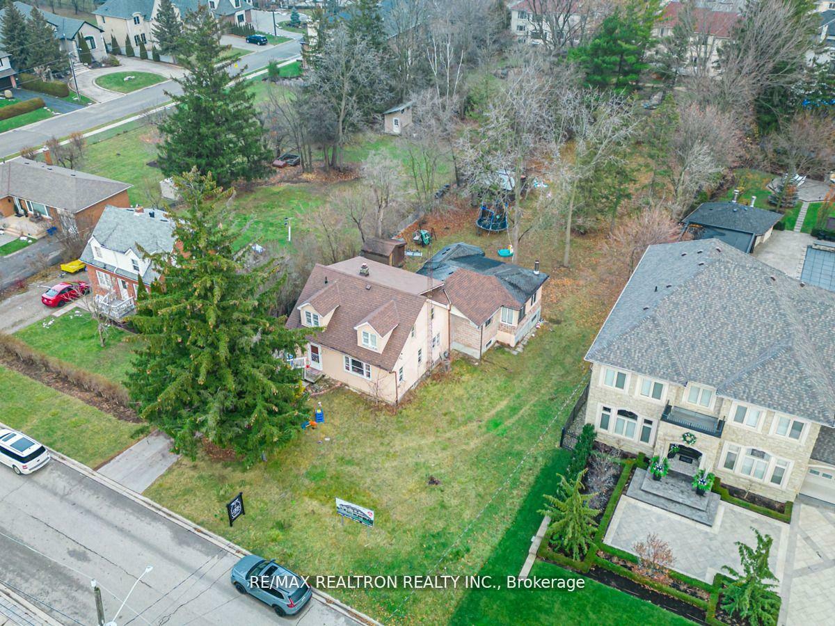 Photo de la propriété: 21 Yongeview Ave ON L4C 7A3
