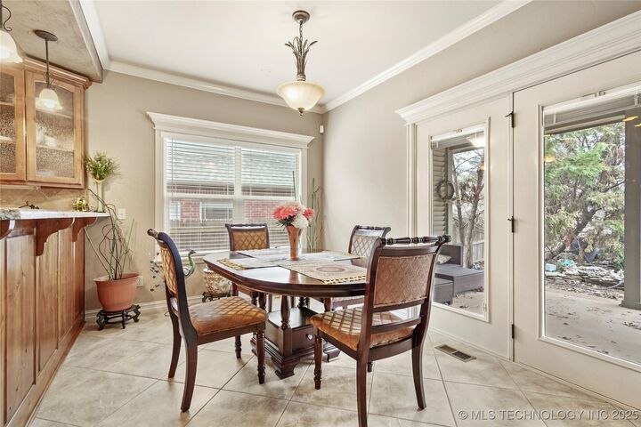 Property Photo:  1204 W Fargo Lane  OK 74012 