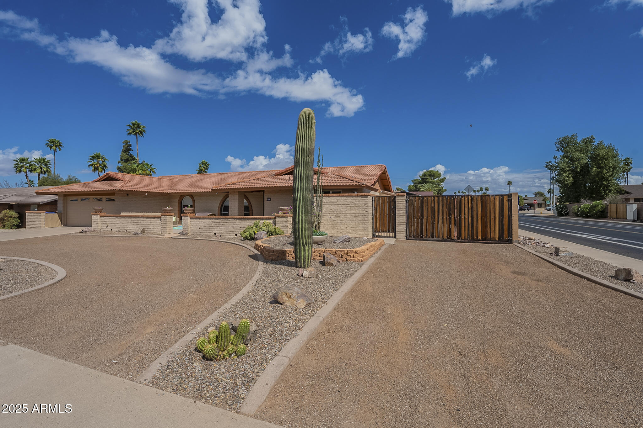 Property Photo:  218 E Caribbean Lane  AZ 85022 