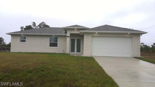 Property Photo: 1252 Edna St E FL 33974
