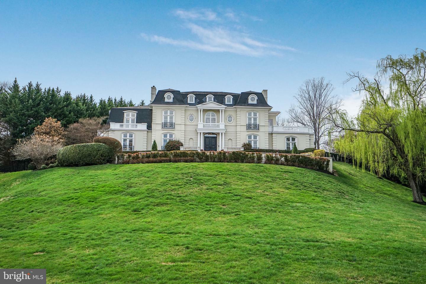 8023 Georgetown Pike  McLean VA 22102 photo