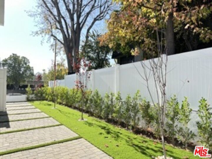 Property Photo:  4805 Matilija Ave  CA 91423 