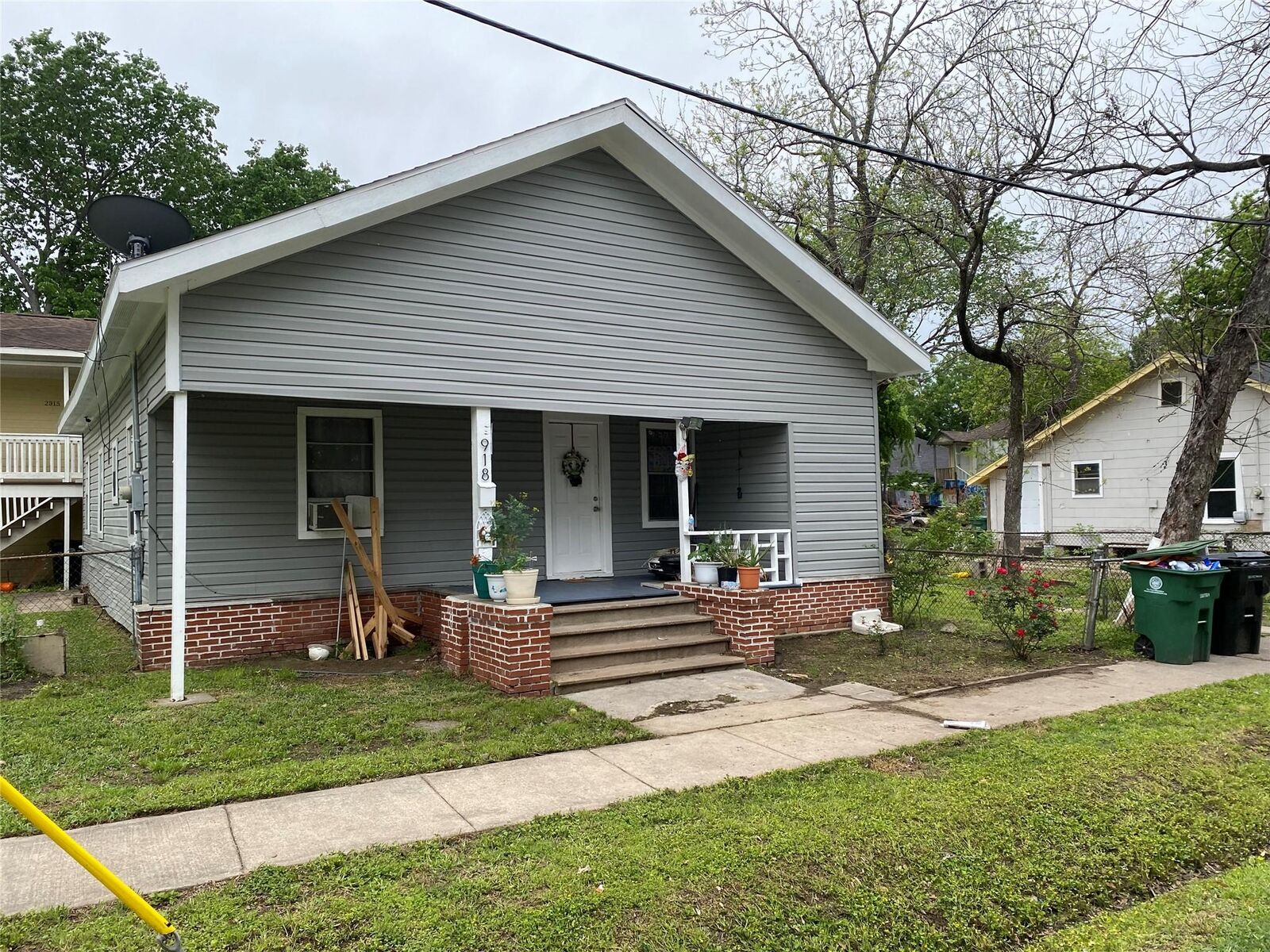Property Photo:  2515 Gentry Street  TX 77009 