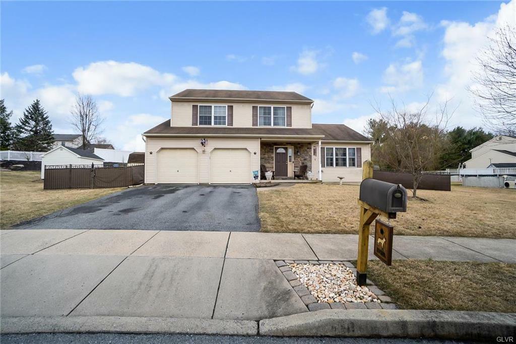 Property Photo: 114 Sycamore Court PA 18067
