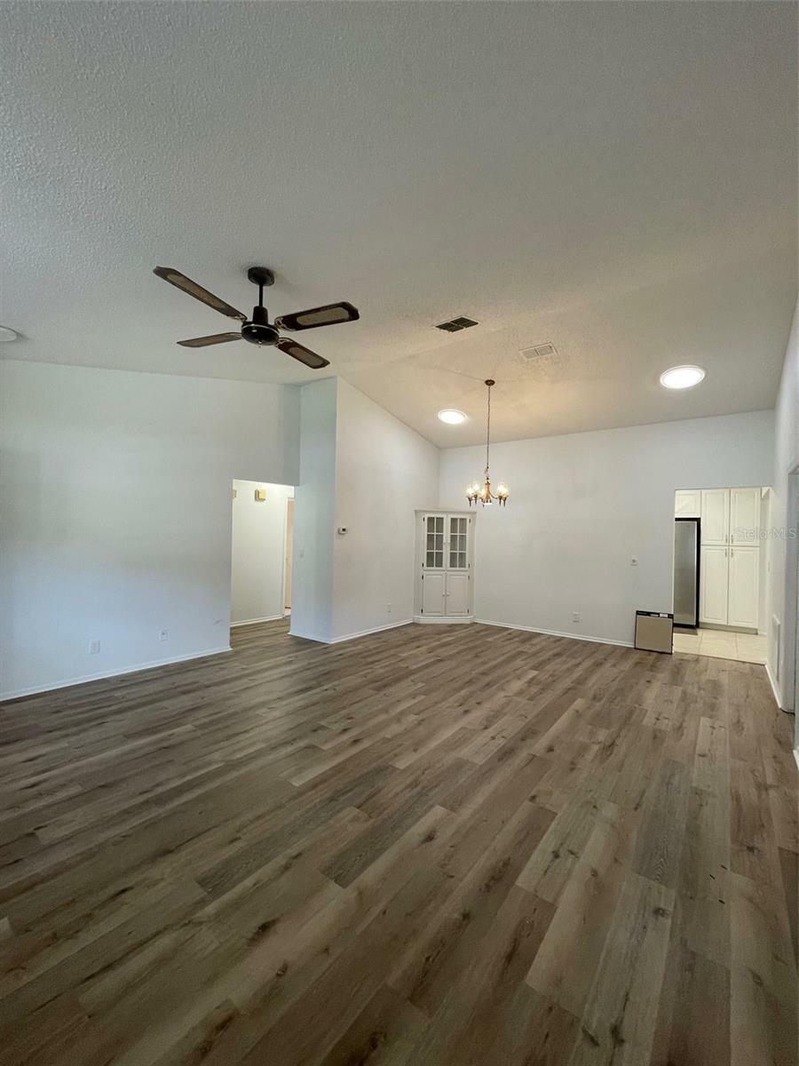Property Photo: 1659 E Dorchester Court FL 34684