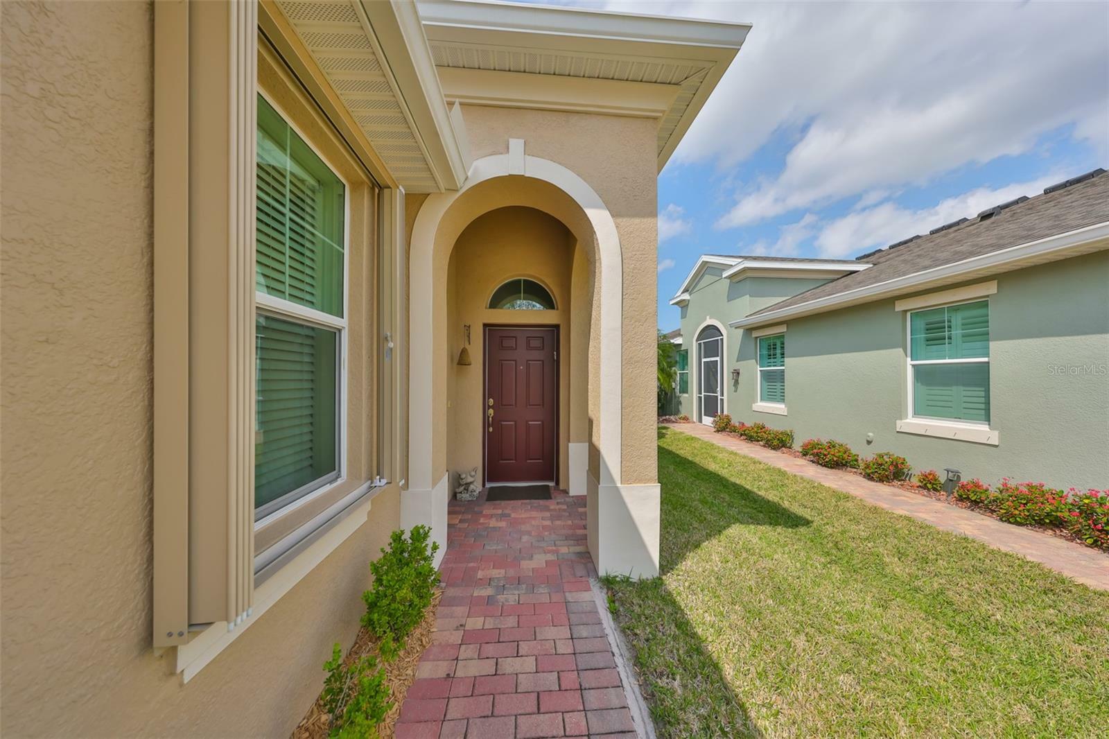 Property Photo:  807 Chipper Drive  FL 33573 