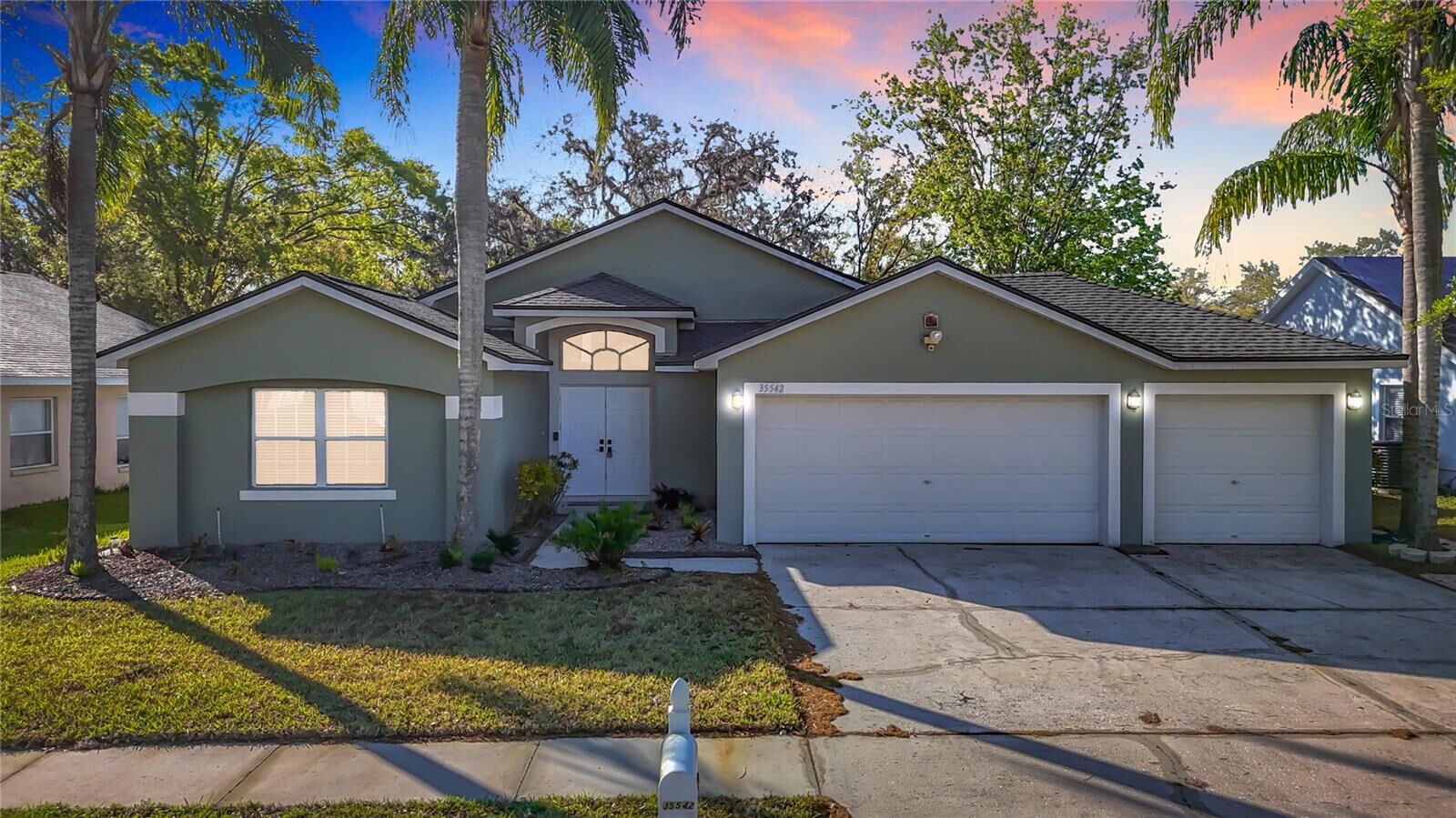 Property Photo: 35542 Welby Court FL 33541