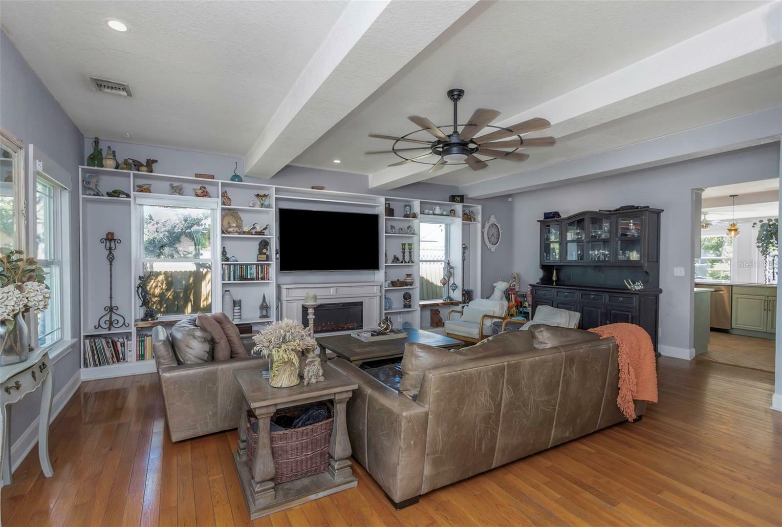 Property Photo: 2005 Jackson Street N FL 33704