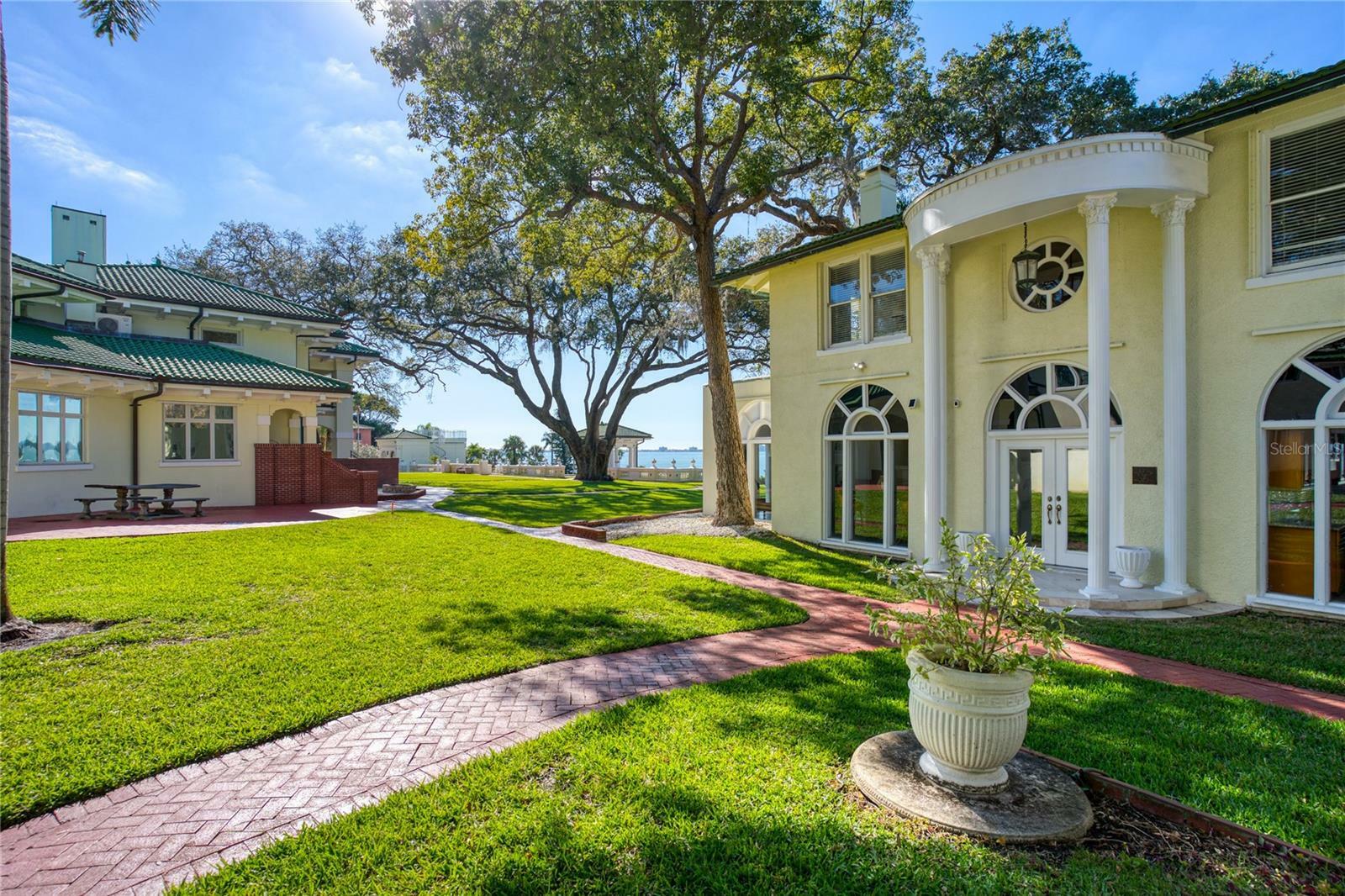 Property Photo: 800 Druid Road S FL 33756
