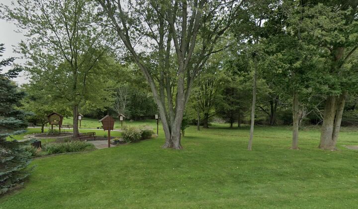 Property Photo:  311 Beachwood Way  MI 49406 