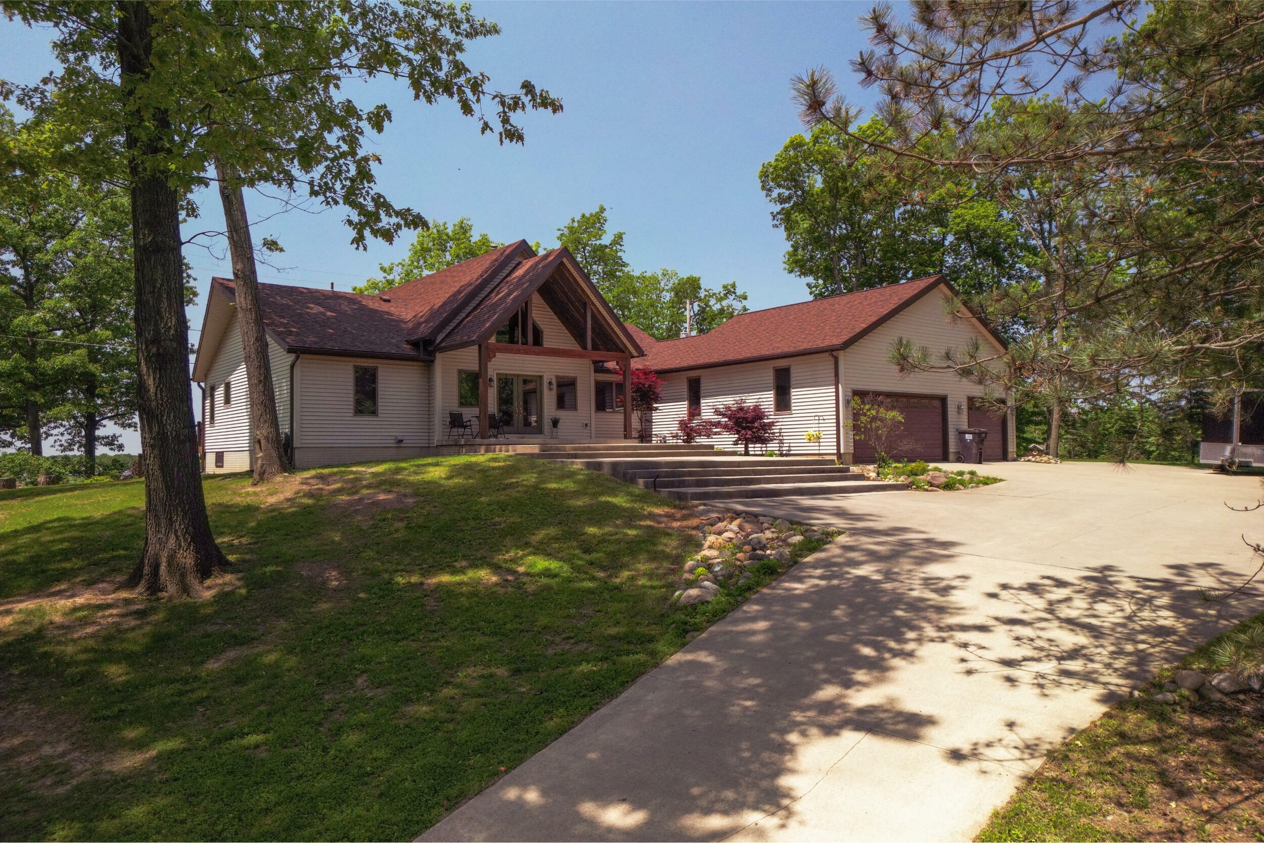 Property Photo: 7107 Hallenbeck Highway MI 49253