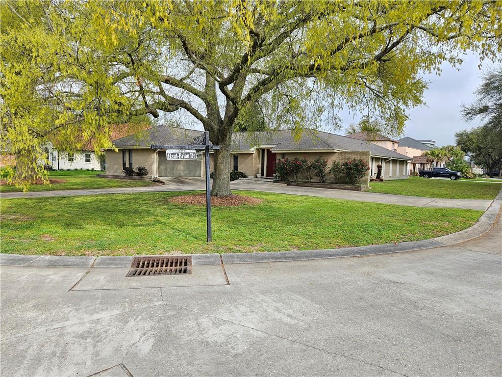 Property Photo: 4 Chateau Magdelaine Drive LA 70065