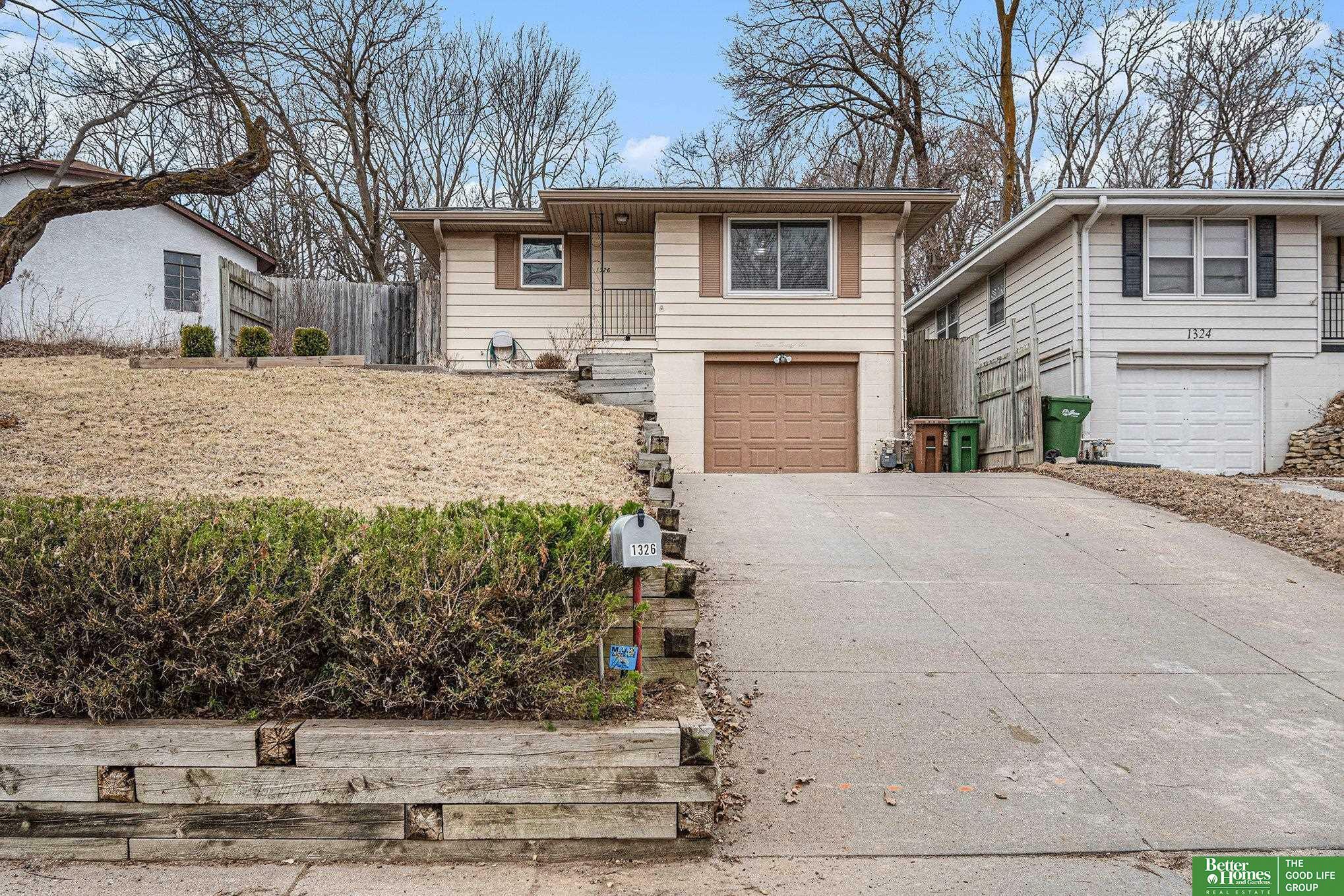 Property Photo: 1326 Franklin Street NE 68005