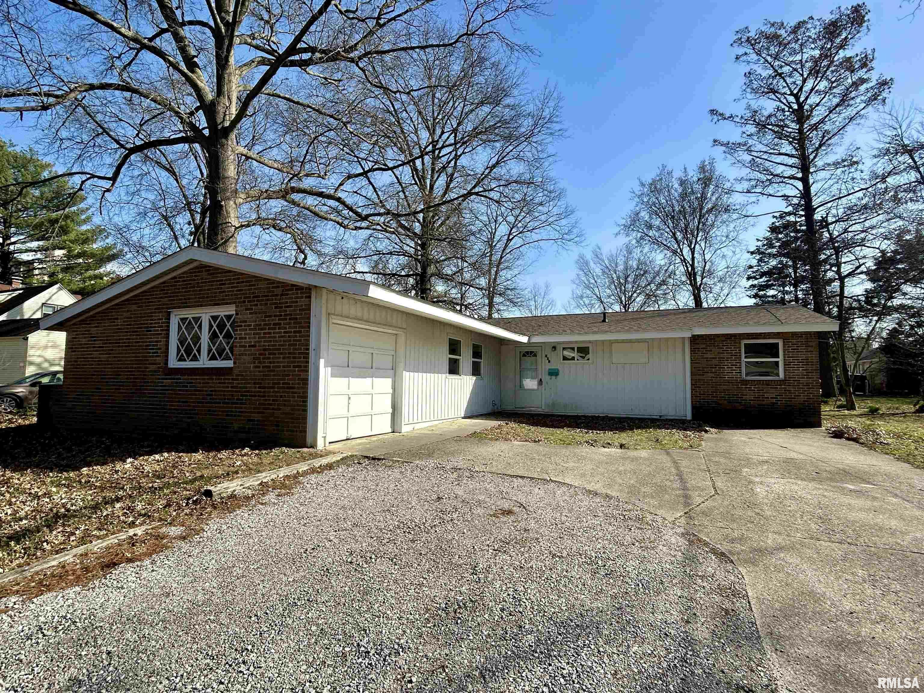 903 W Freeman Street  Carbondale IL 62901 photo