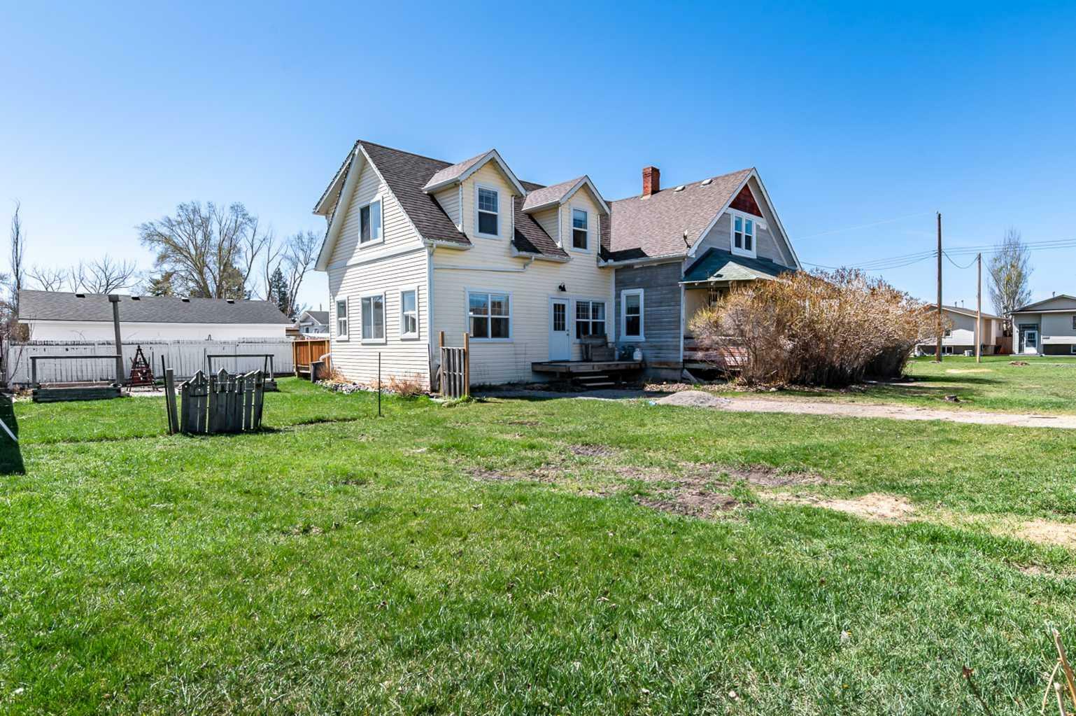 Property Photo: 103 Niblock Street AB T0L 0P0