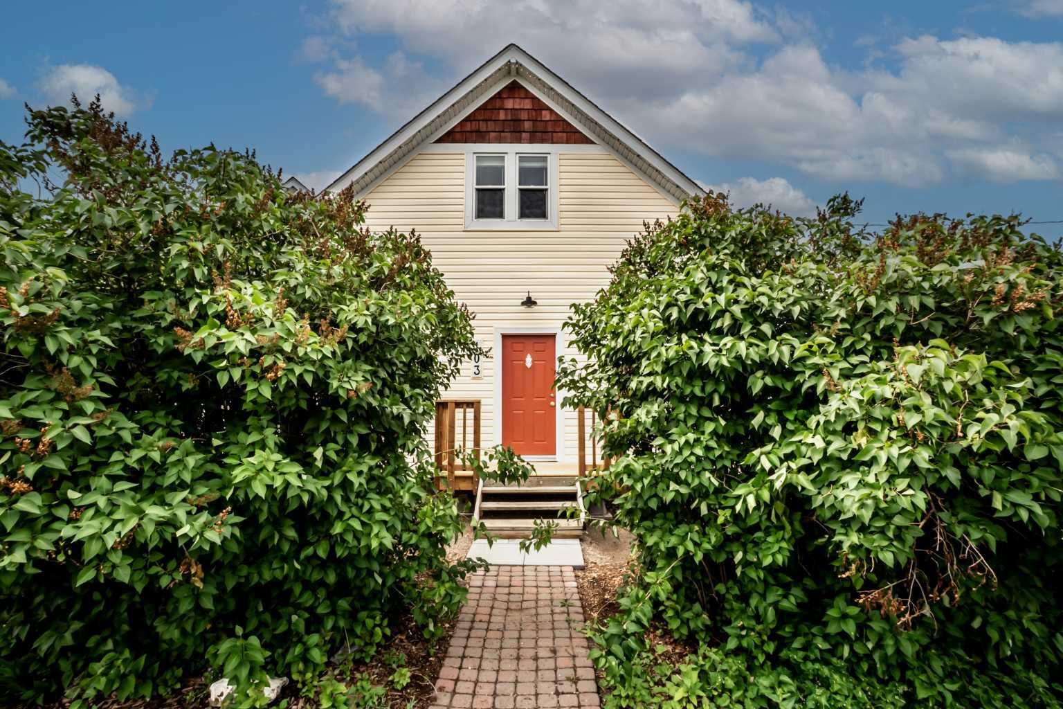 Property Photo:  103 Niblock Street  AB T0L 0P0 