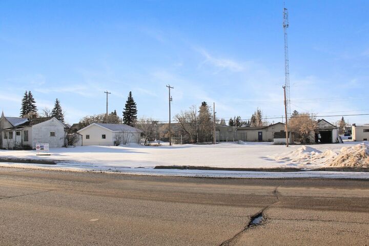 5028 49 Street — photo 1