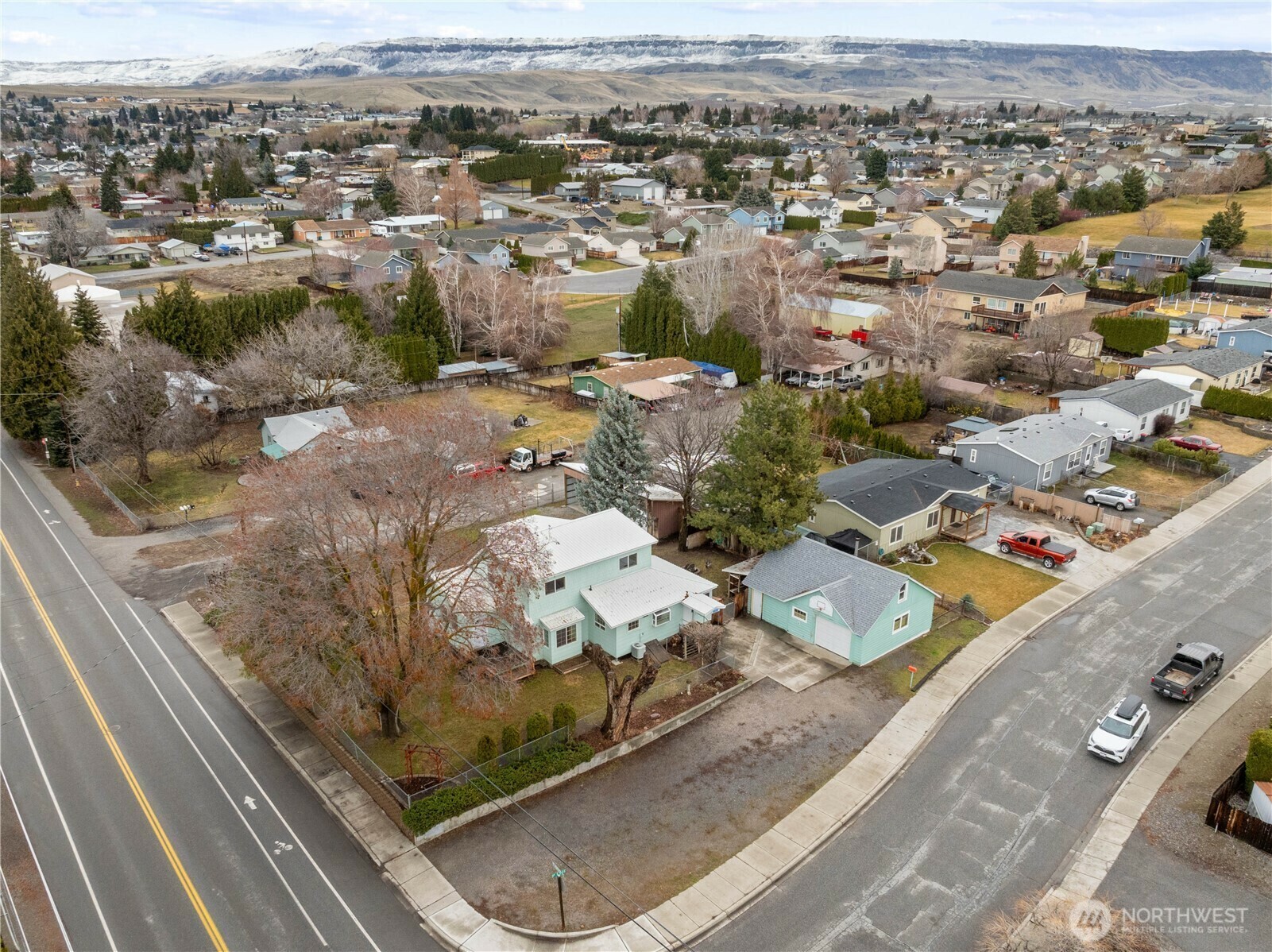 Property Photo: 1703 3rd Street SE WA 98802