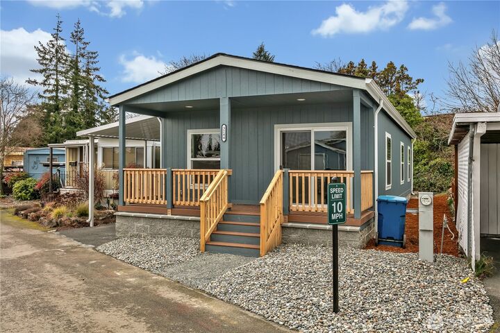Property Photo: 3244 S 180th Place 33 WA 98188