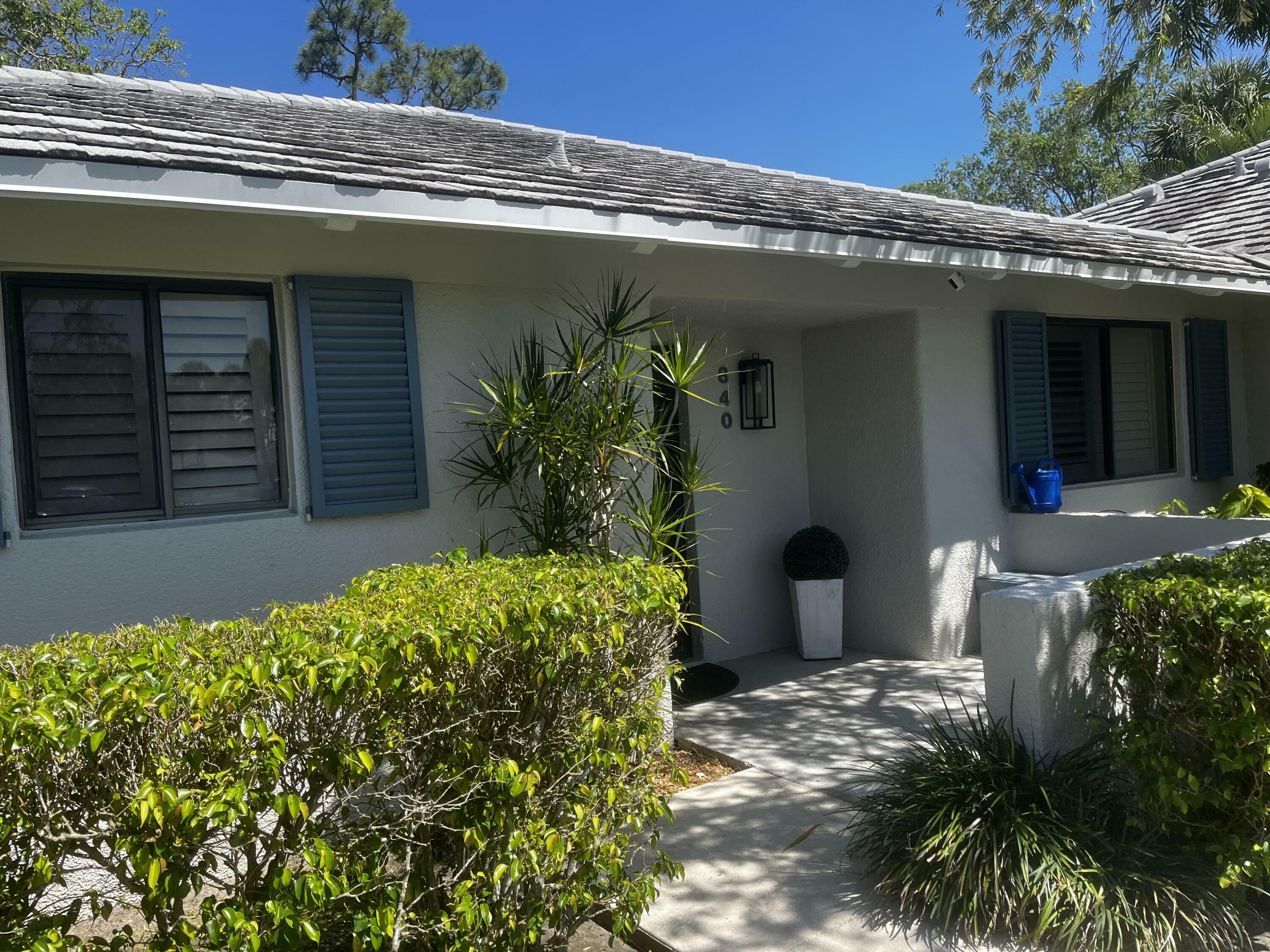 Property Photo: 840 Club Drive FL 33418
