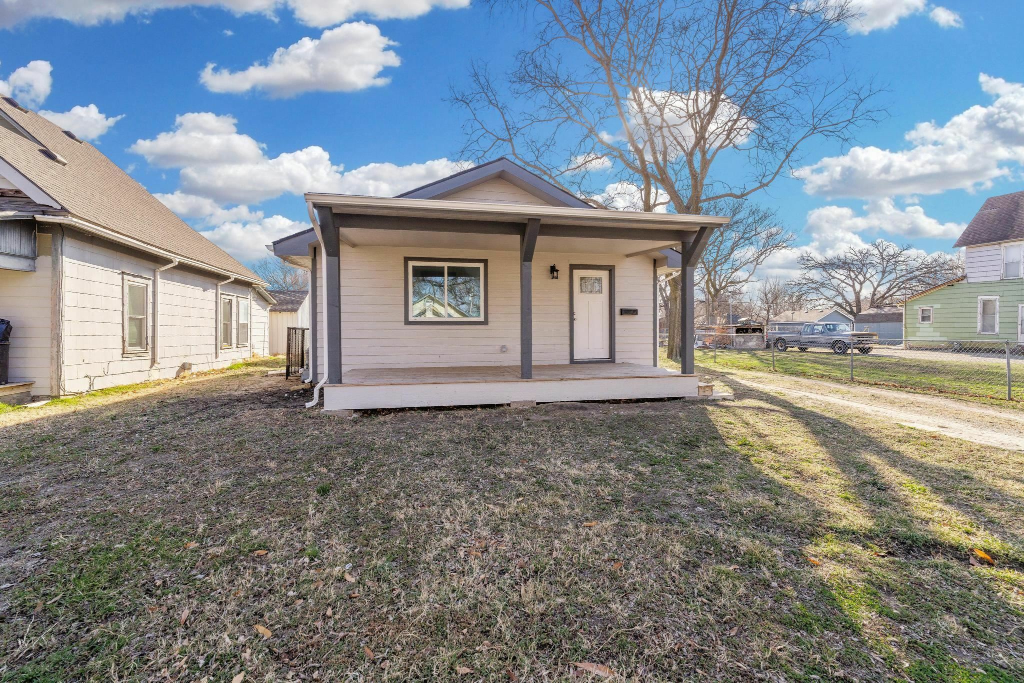 Property Photo: 1706 S Saint Francis St KS 67211