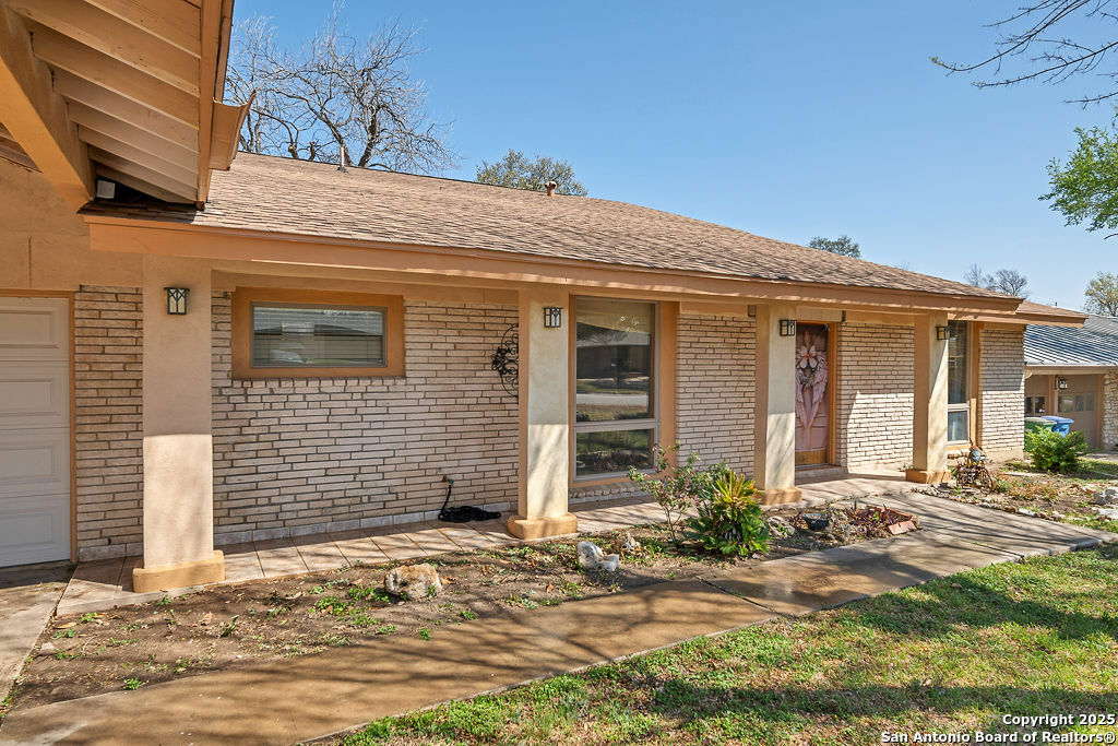 Property Photo:  611 Colwyn Pass  TX 78216 