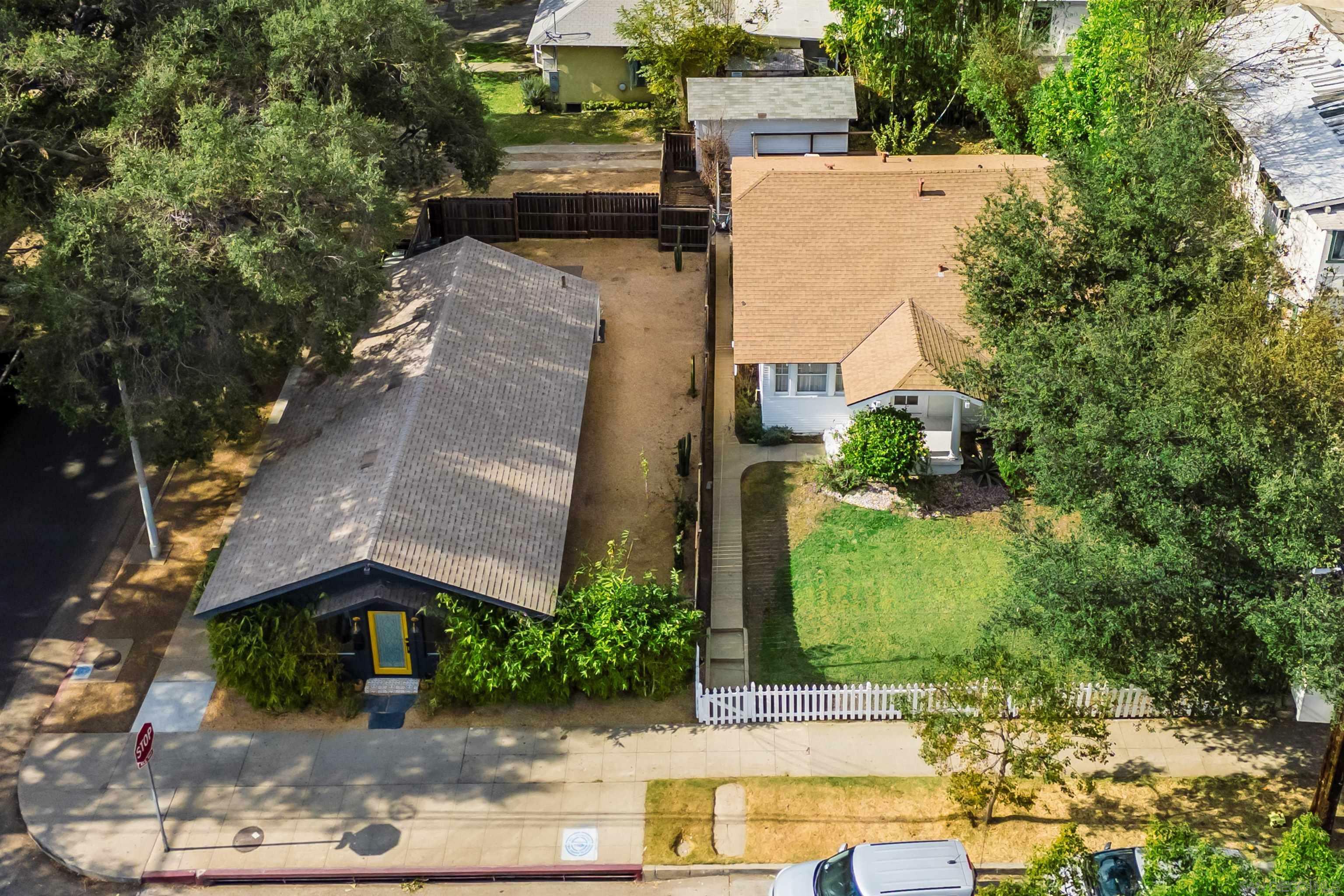 Property Photo: 1135-1139 N Summit Ave CA 91103