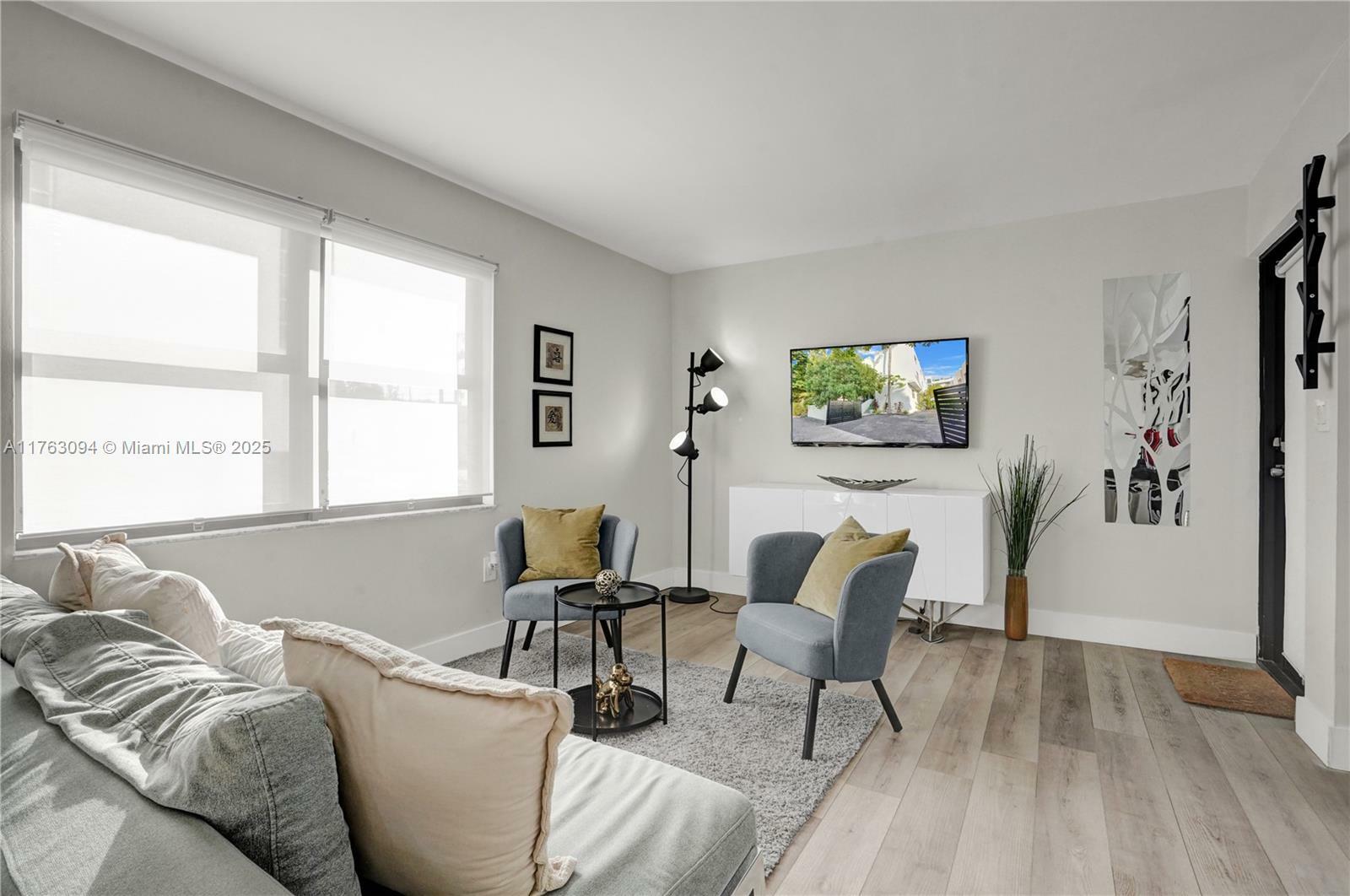Property Photo: 619 Euclid Ave 1B FL 33139